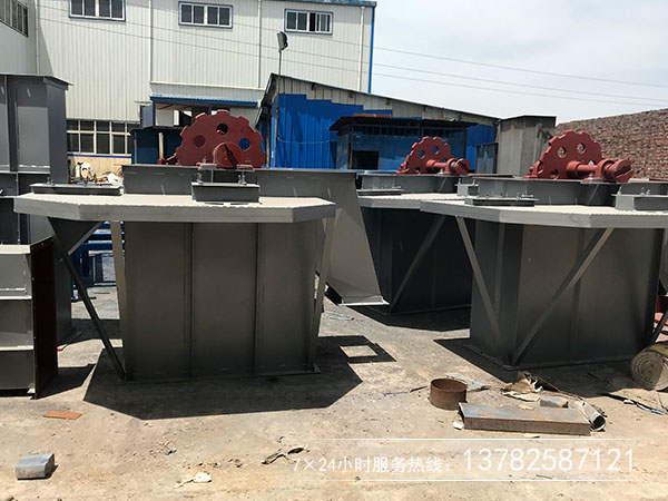 斗提机选型过大导致斗不满，过小堆料